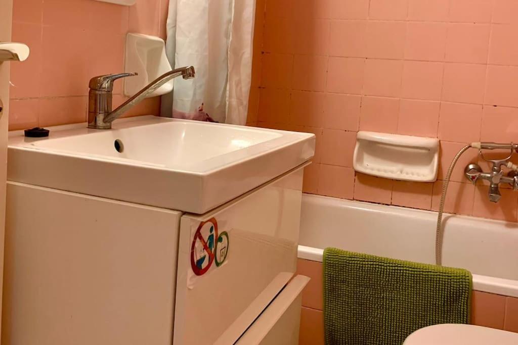 2 Bedroom Apartment 300 Meters Metro Aghios Loanis Aten Exteriör bild
